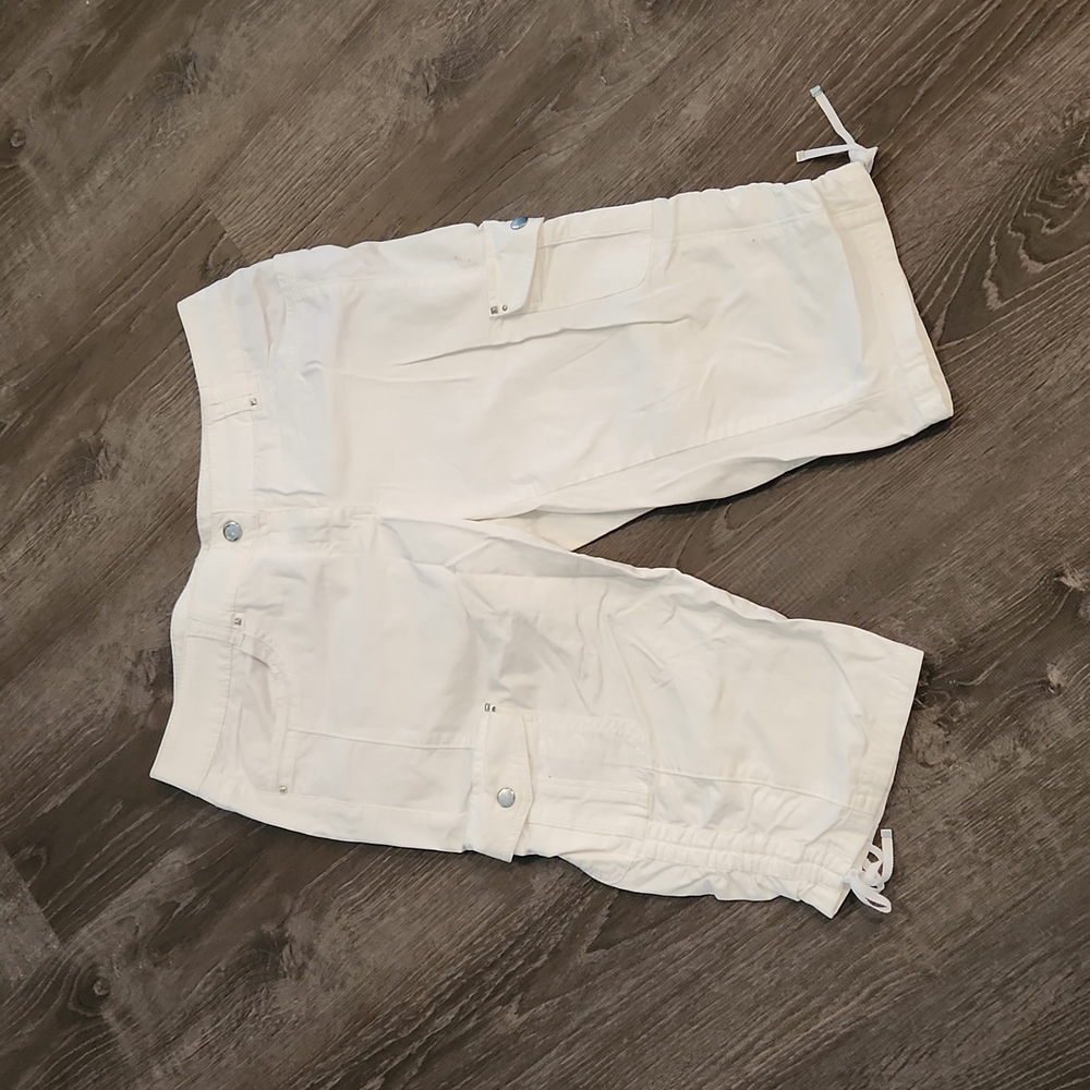 White House Black Market Slim Pedal Pusher Bermuda Short